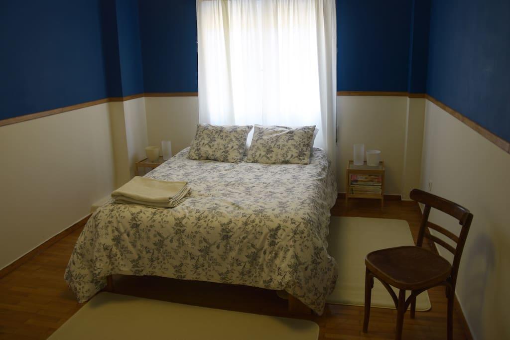 Blue & Red Apartment Афины Экстерьер фото