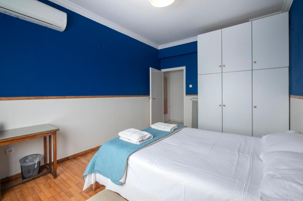 Blue & Red Apartment Афины Экстерьер фото